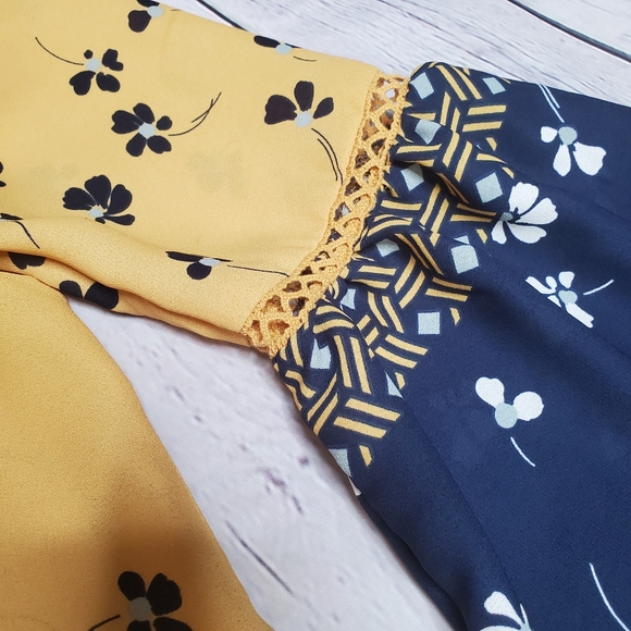 Sienna Sky Yellow and Navy Blue Floral Bell Sleeve Top Size XS - Picture 3 of 7